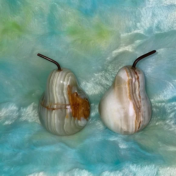 Vintage Polished Set of Stone Pears. Colorful fruit hand carved. - Picture 2 of 8